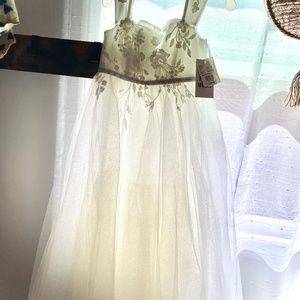 Size 7 in girls flower girl dress